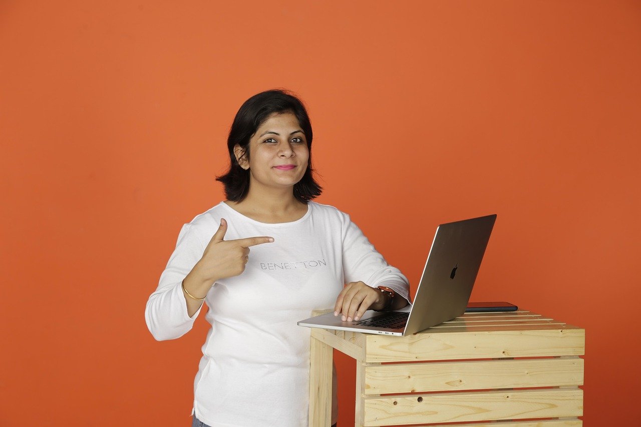 woman, business, laptop, office, thought, working, idea, website, professional