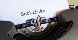 Ilustrasi optimasi bisnis lokal (Local SEO) untuk meningkatkan visibilitas online dan menjangkau pelanggan di sekitar Anda.
